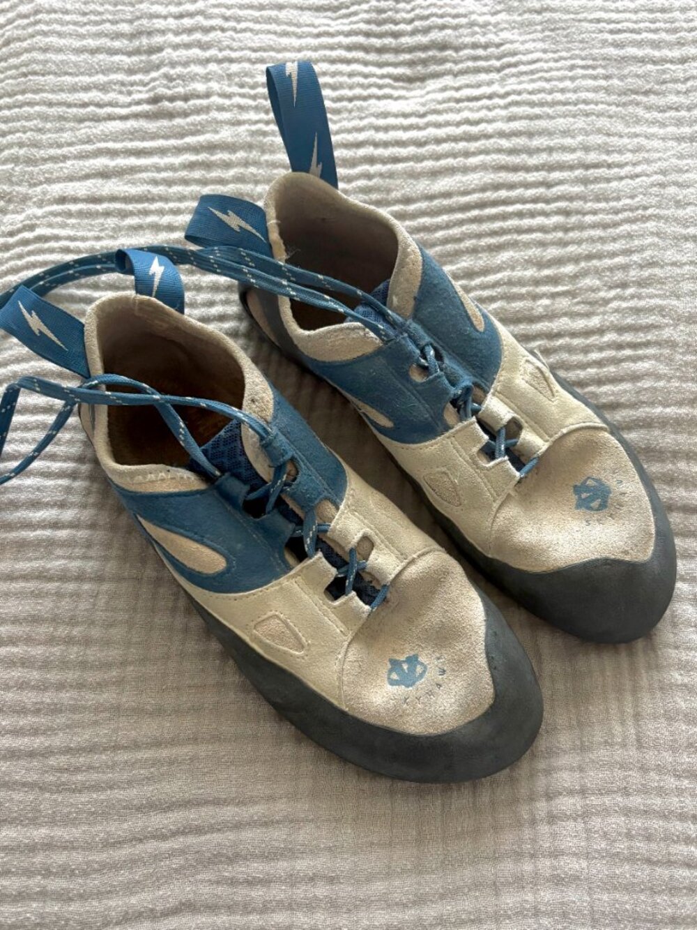 Evolv Skyhawk Rock Climbing Shoes Women's Size 9.5 (EU 41)